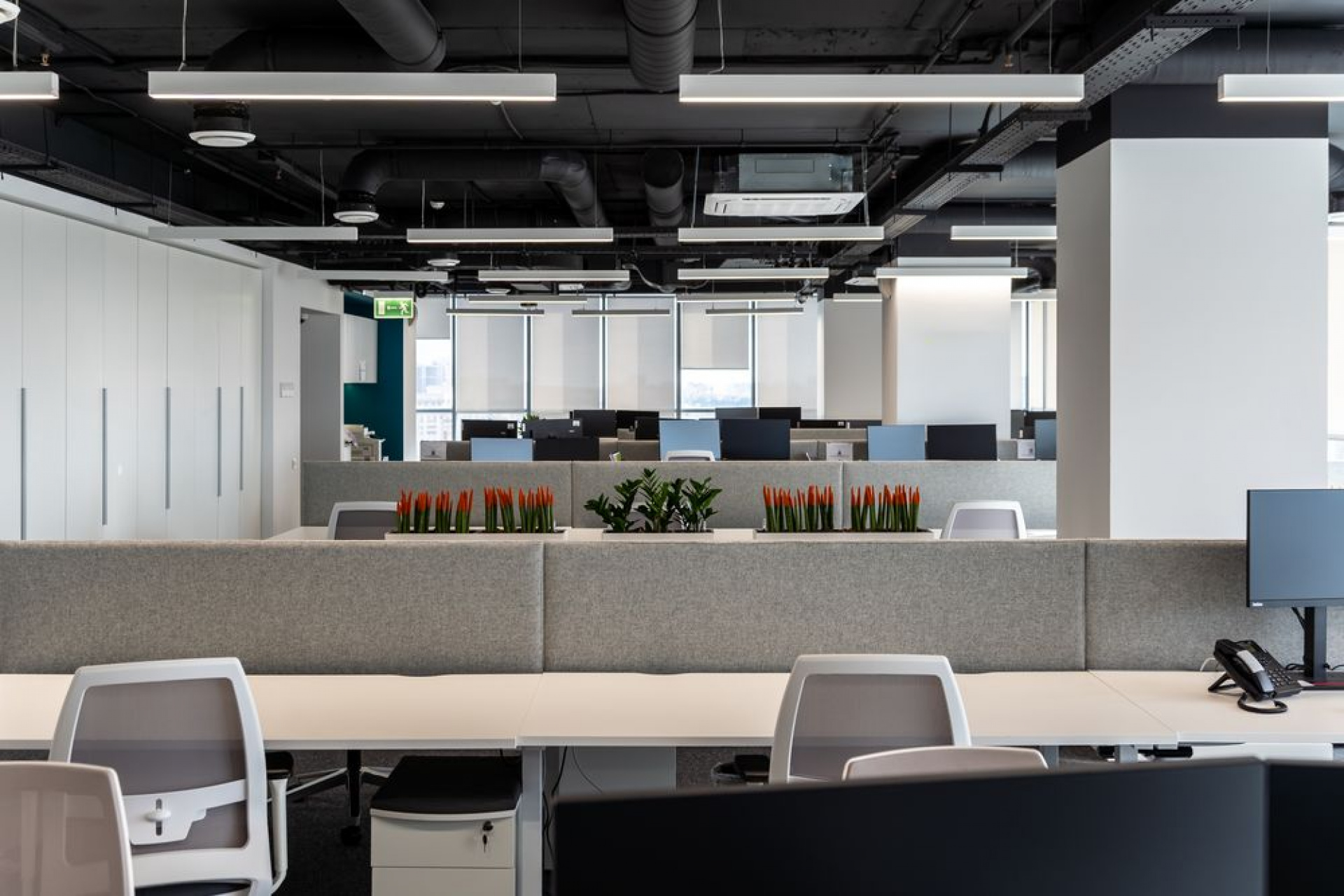 Инжиниринговый центр НИПИГАЗ — подвесные светильники в open space